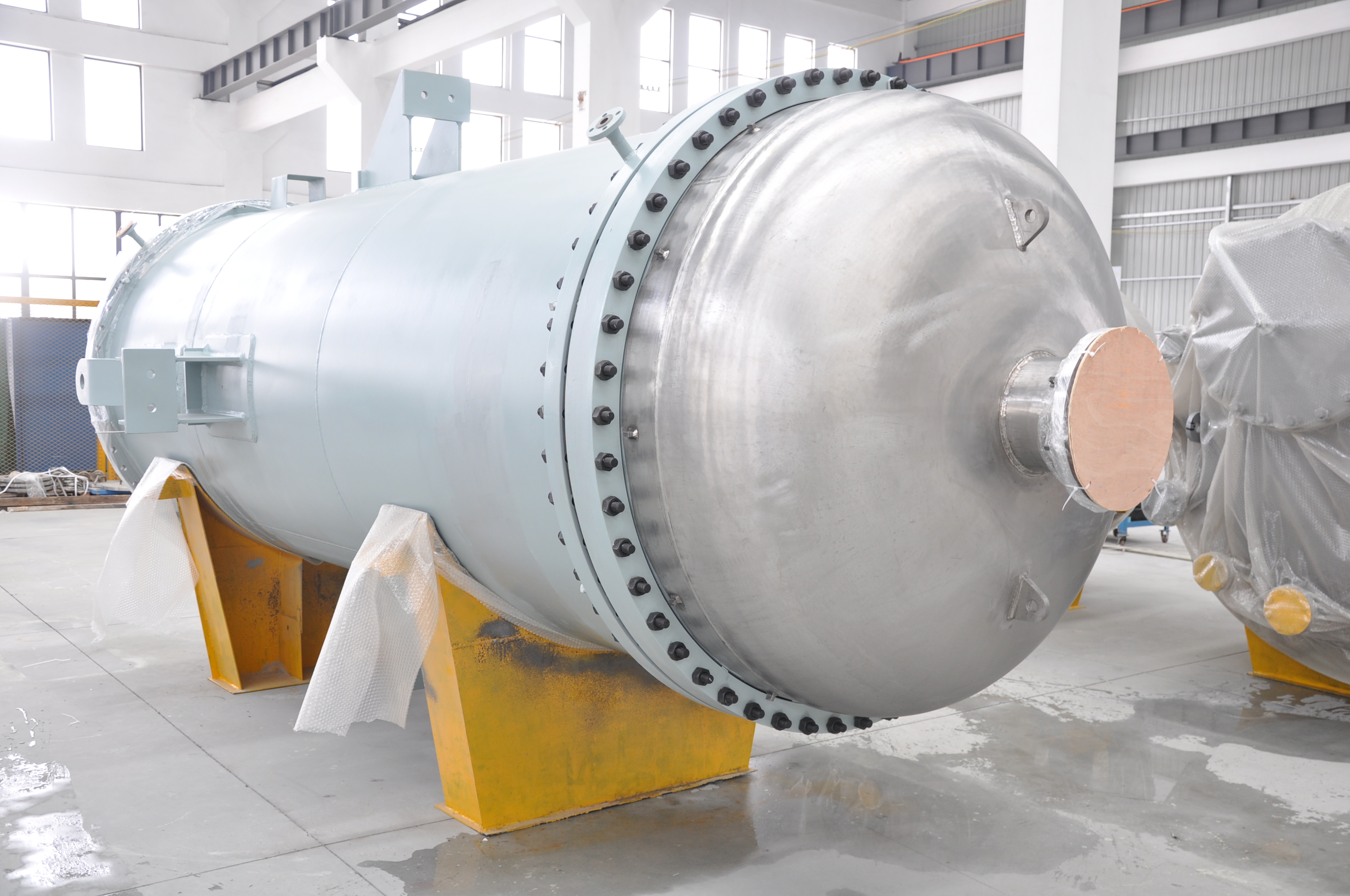 What are the operating conditions of non-ferrous metal pressure vessels?